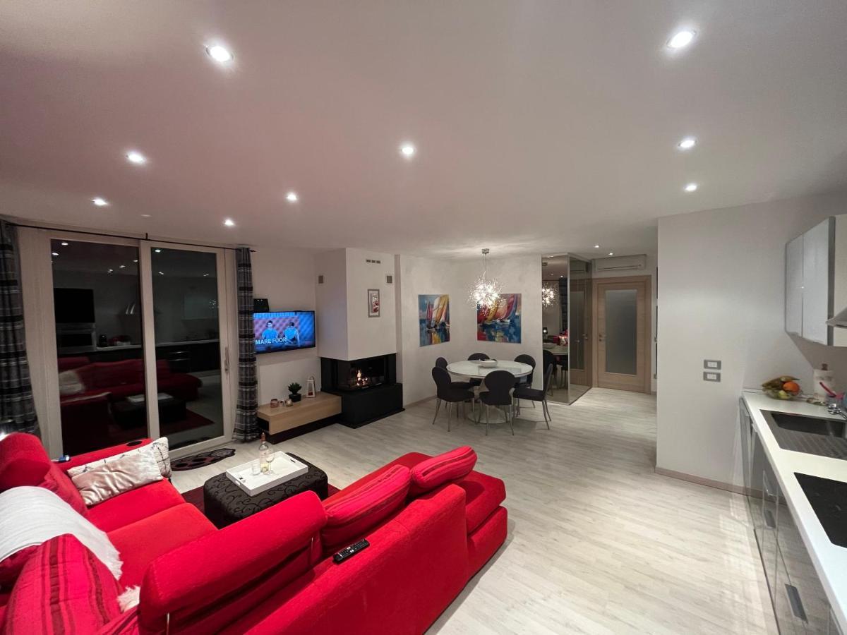 Favola Bella The Panoramic Penthouse Apartment บาร์โดลิโน ภายนอก รูปภาพ