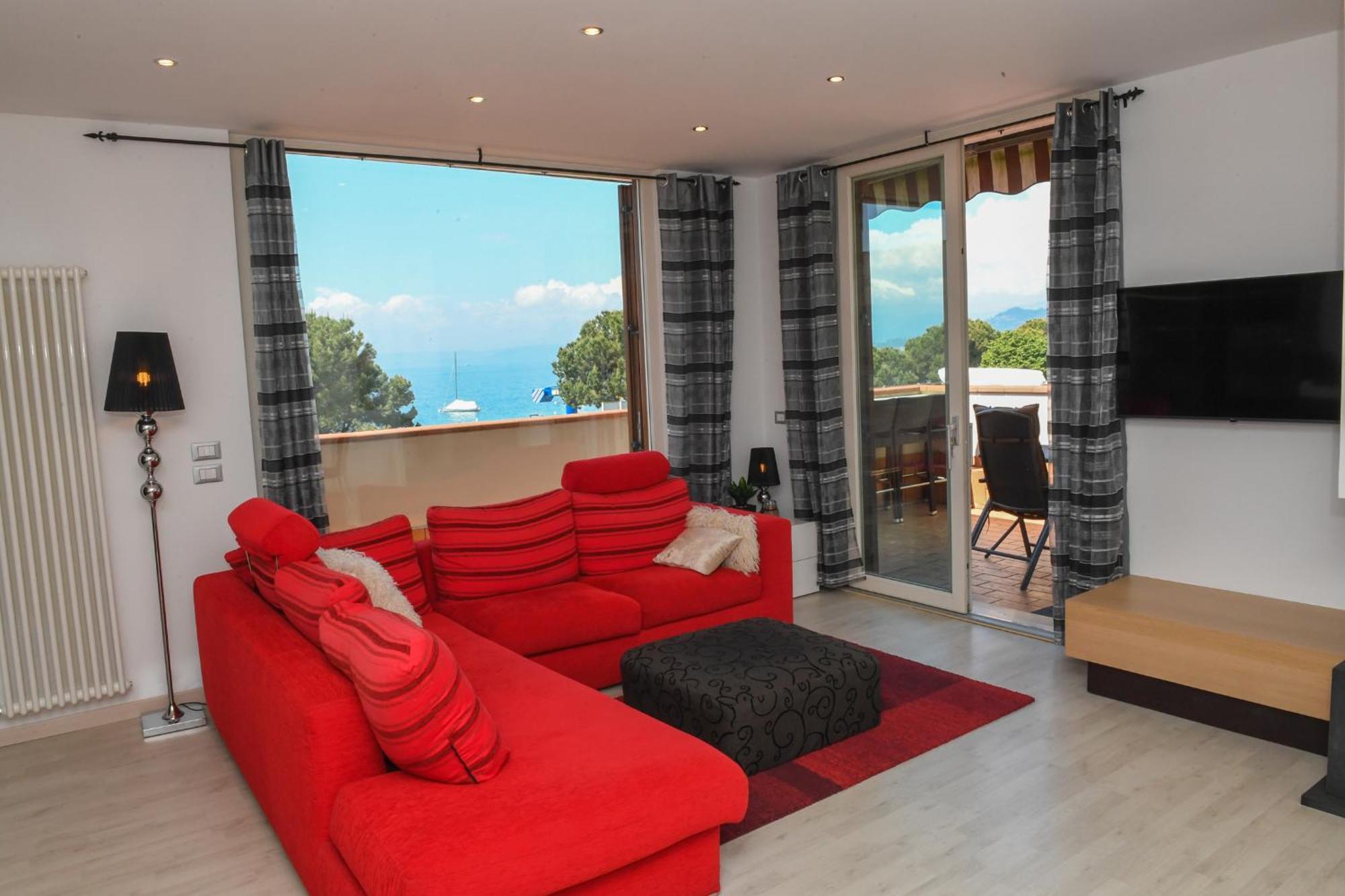 Favola Bella The Panoramic Penthouse Apartment บาร์โดลิโน ภายนอก รูปภาพ